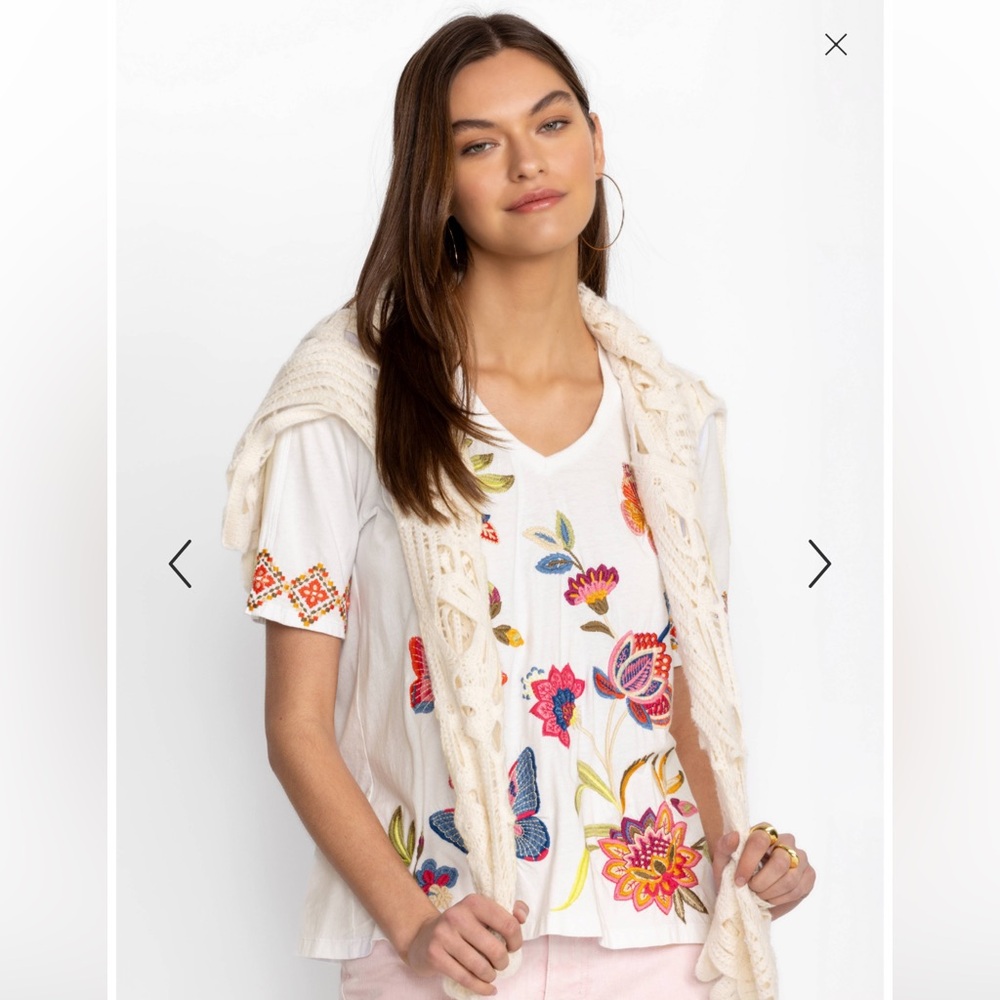 JOHNNY WAS GRACEY TRAPUNTO V‑NECK T‑SHIRT | sz Medium